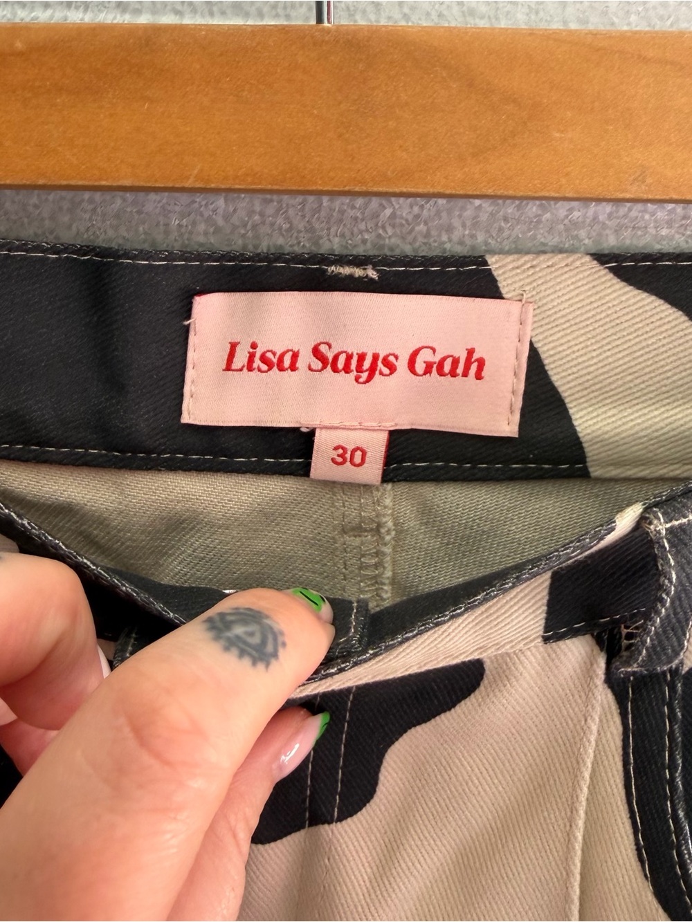 Lisa Says Gah Robyn Jean in cow - Picture 5 of 8
